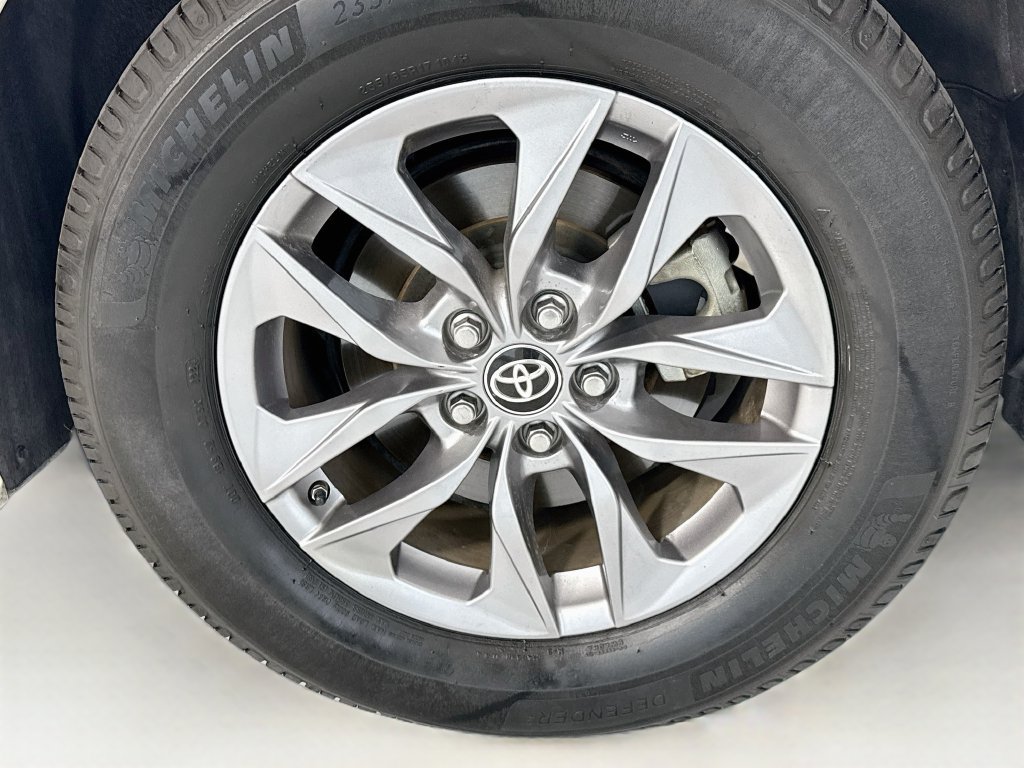 Used 2021 Toyota Sienna XLE FWD image 30