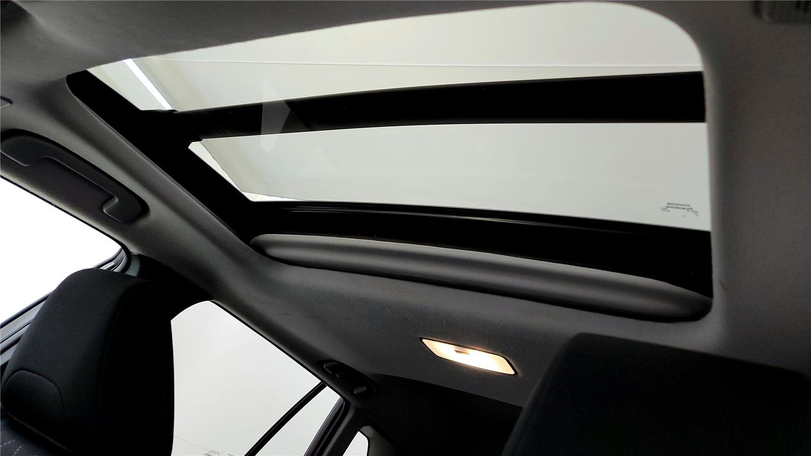 Used 2023 Toyota Corolla Cross LE w/ Moonroof Package image 26