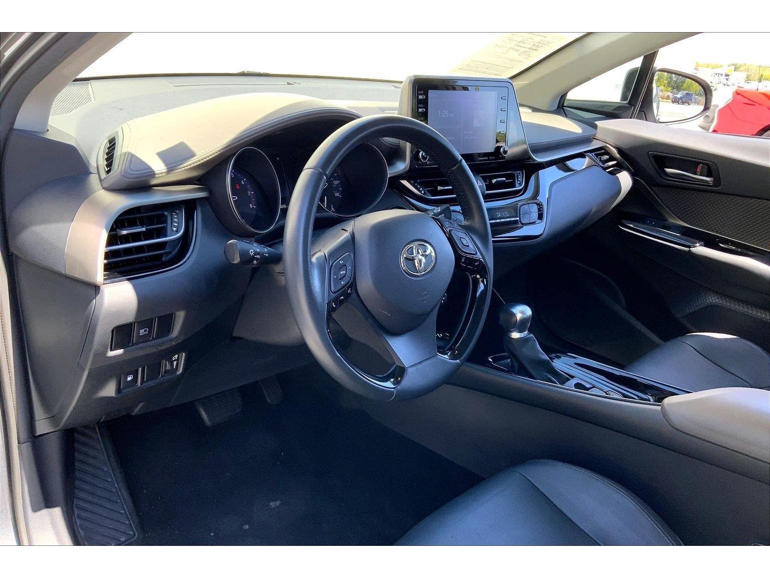 Used 2022 Toyota C-HR Limited FWD image 13