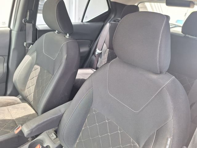 Used 2018 Nissan Kicks SV image 9