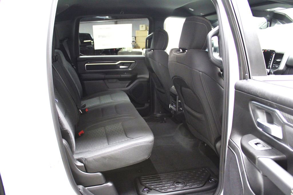 New 2026 RAM 1500 4x4 Crew Cab image 32