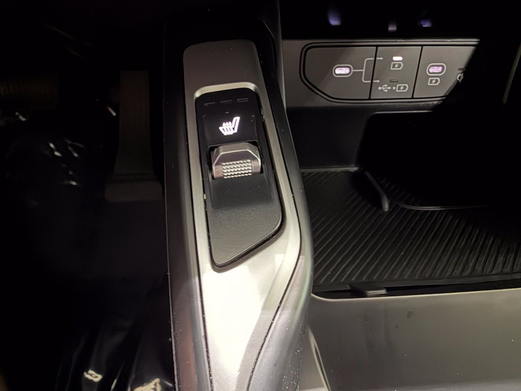 Used 2025 Kia Sorento S AWD/4WD image 6