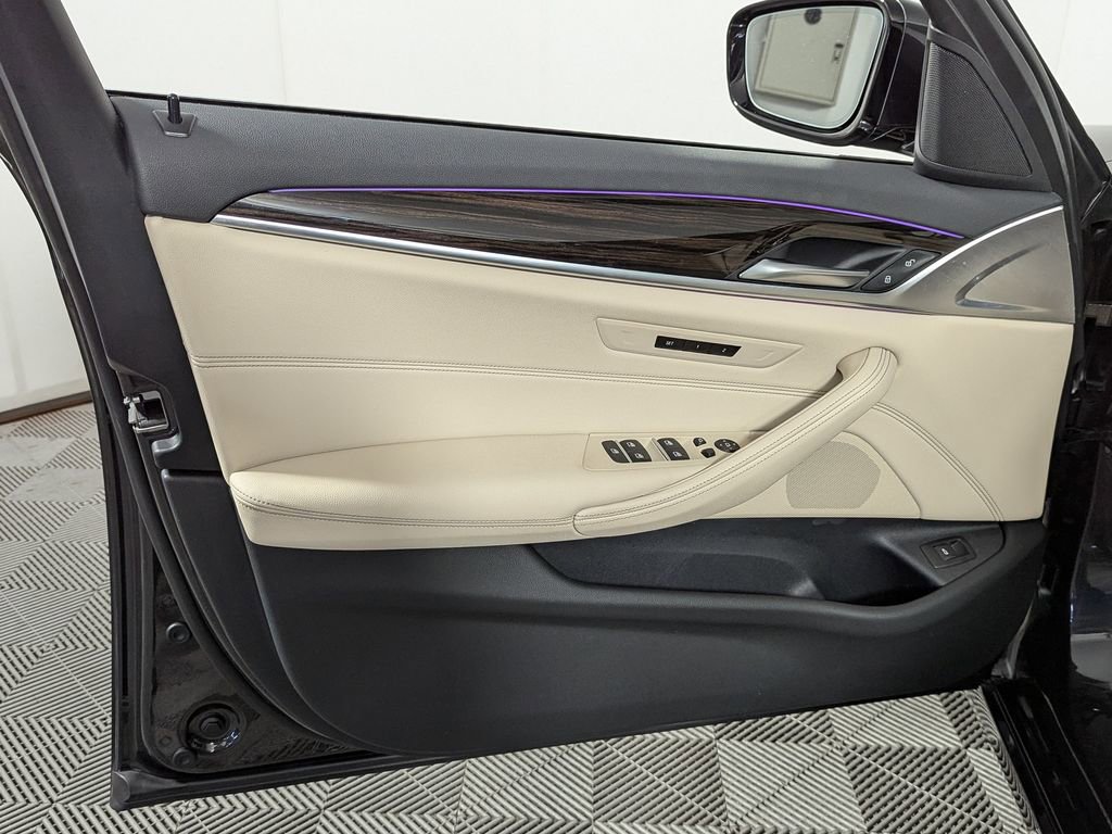 Certified 2022 BMW 530i xDrive w/ Convenience Package image 16