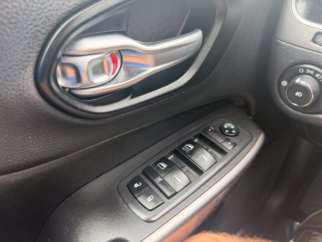 Used 2019 Jeep Cherokee Limited AWD/4WD image 12