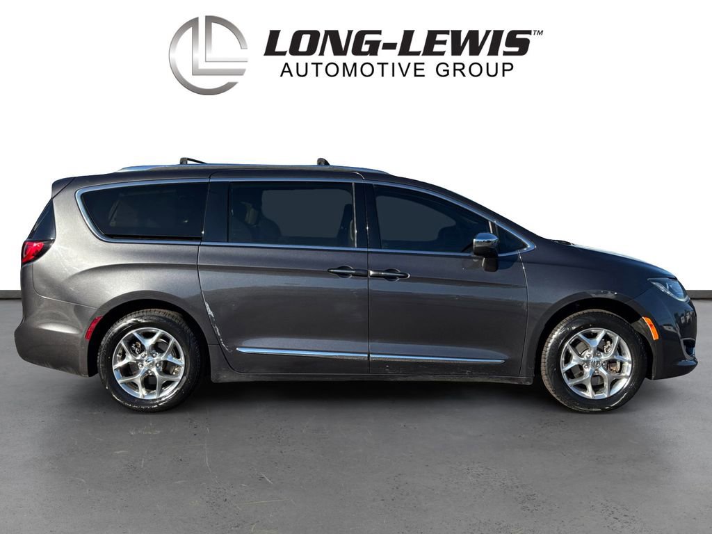 Used 2017 Chrysler Pacifica Limited image 8