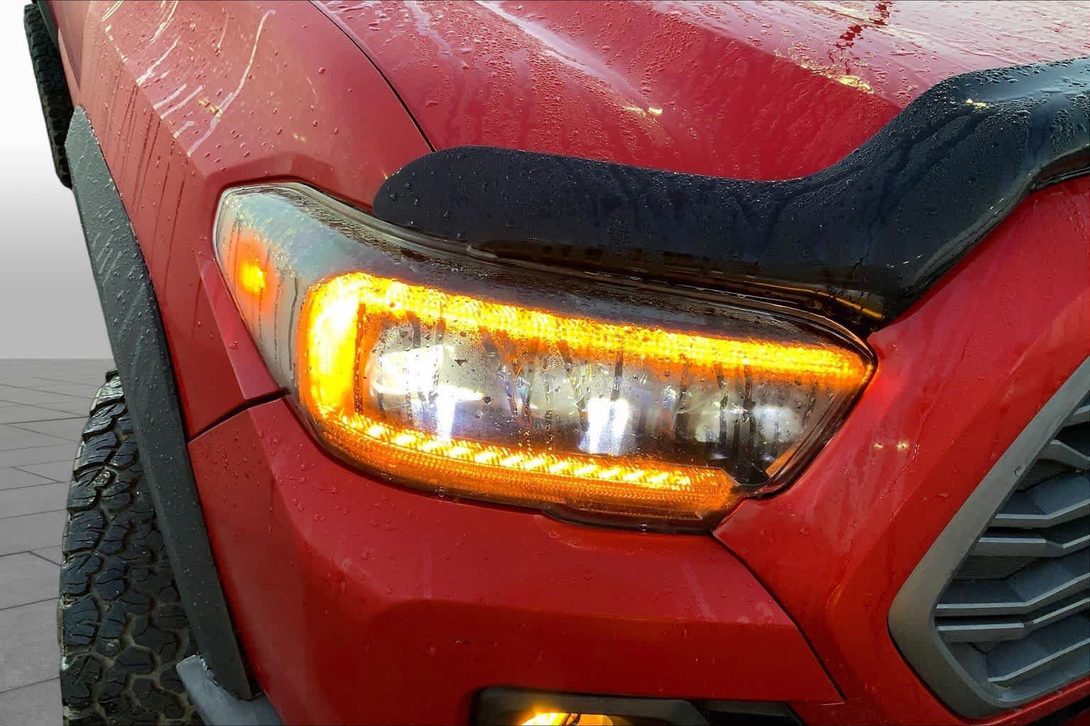 Used 2022 Toyota Tacoma TRD Off-Road w/ Technology Package AWD/4WD image 25