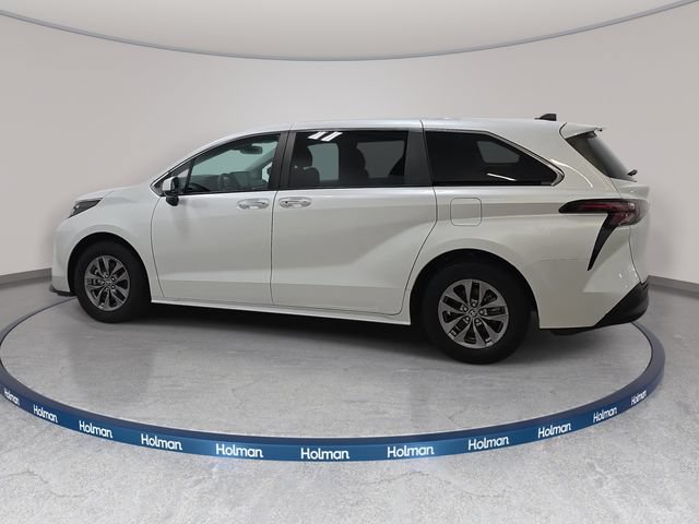 Certified 2024 Toyota Sienna XLE FWD image 8