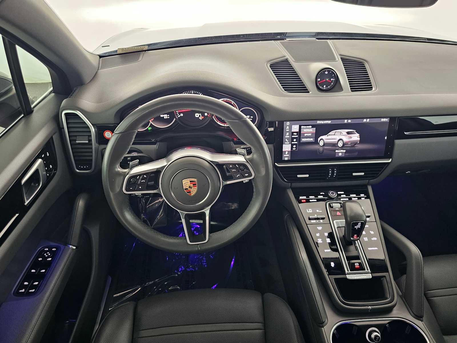 Used 2020 Porsche Cayenne image 18