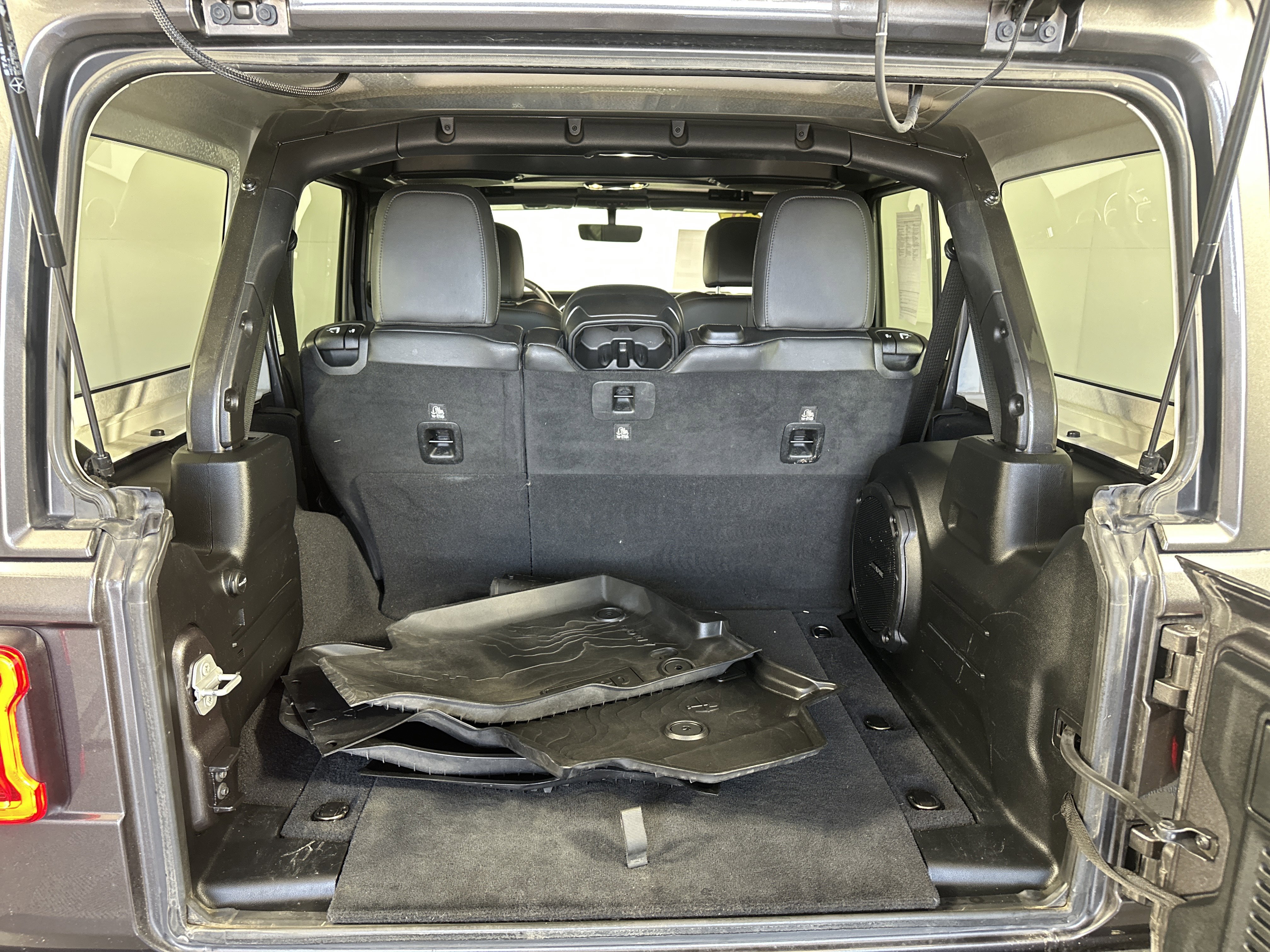 Used 2020 Jeep Wrangler Unlimited Sahara image 14