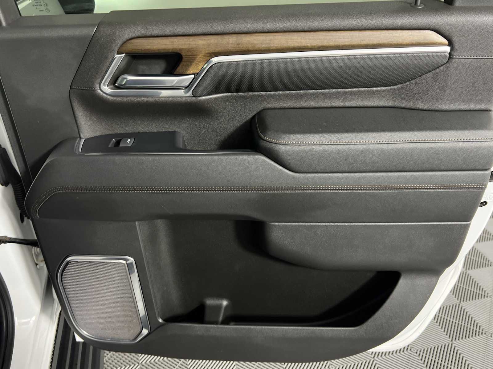 Used 2024 Chevrolet Silverado 2500 High Country w/ LPO, Dark Essentials Package AWD/4WD image 20