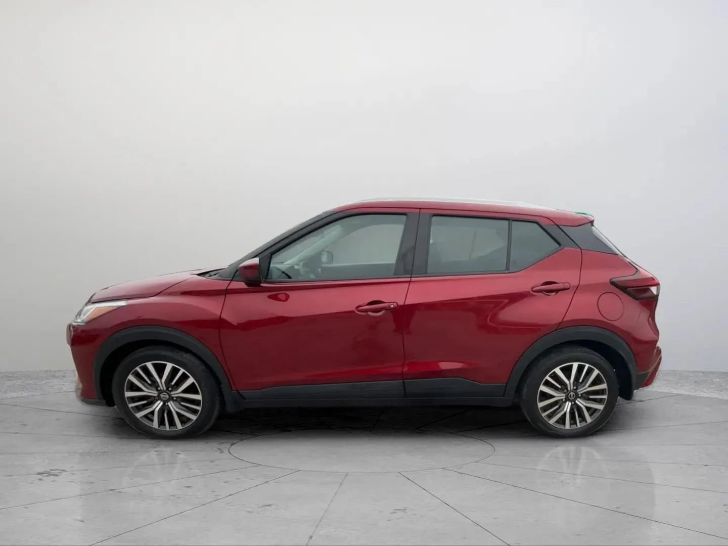 Used 2021 Nissan Kicks SV image 2