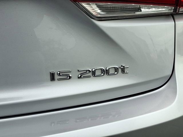 Used 2017 Lexus IS 200t w/ Premium Package RWD image 32