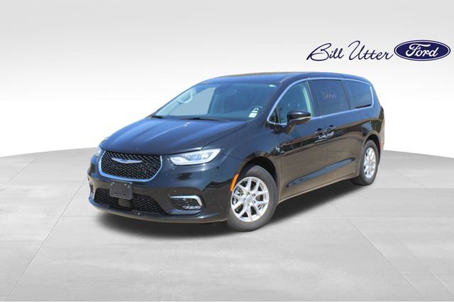 Used 2023 Chrysler Pacifica Touring-L FWD video 1