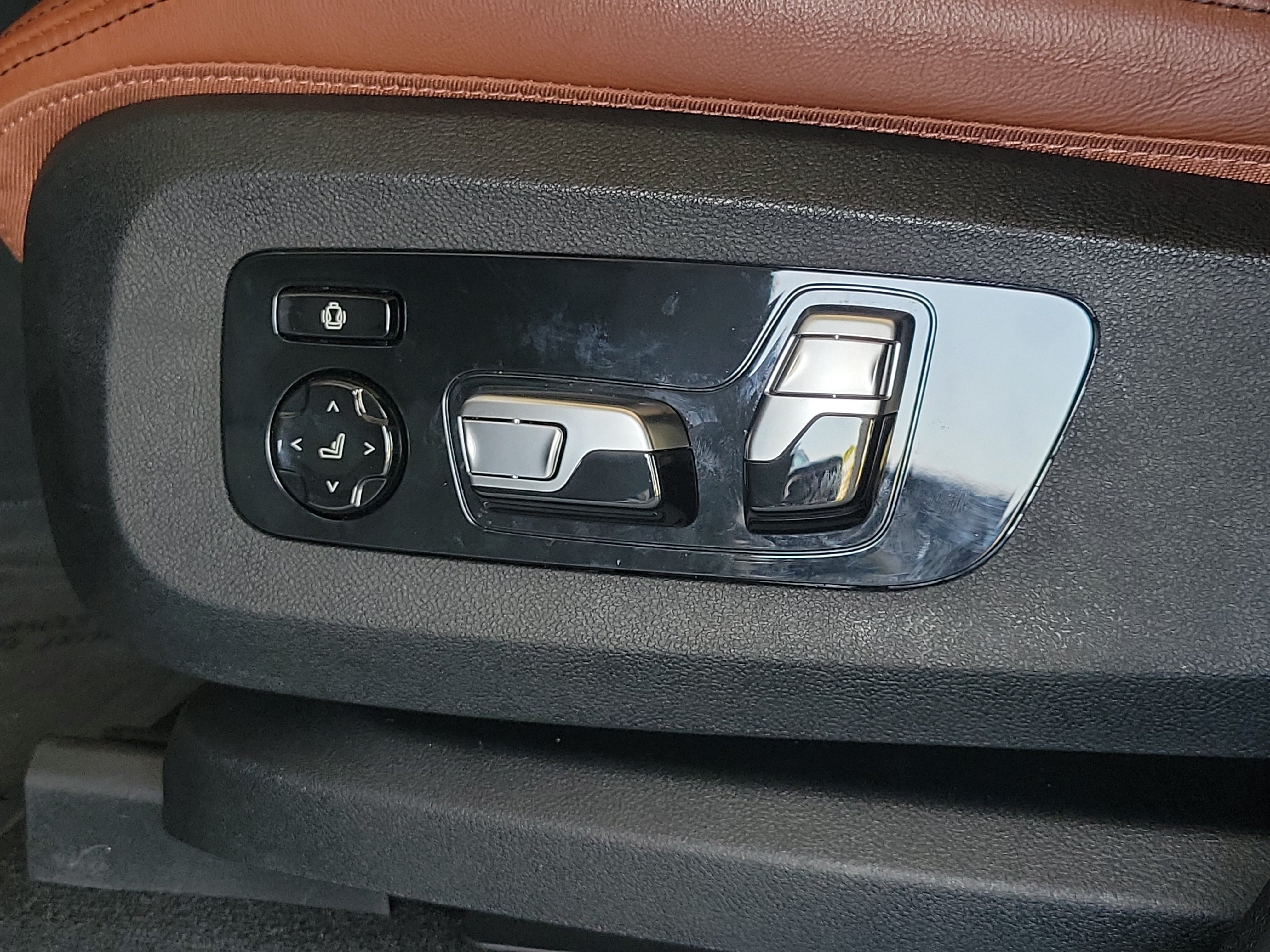 Used 2023 BMW X6 xDrive40i w/ Executive Package AWD/4WD image 21