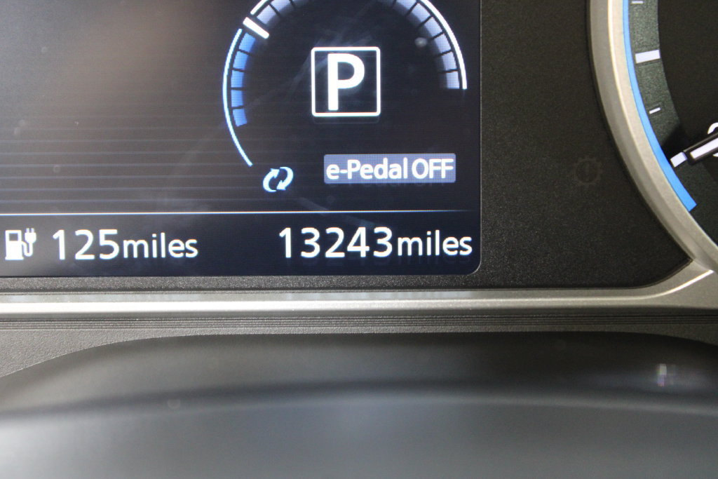 Used 2025 Nissan Leaf S FWD image 11