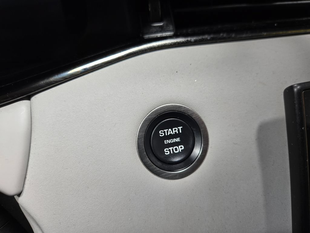 Used 2025 Land Rover Range Rover Evoque Dynamic SE AWD/4WD image 18