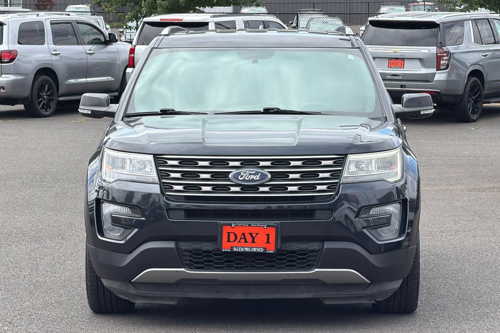 Used 2017 Ford Explorer XLT FWD image 11