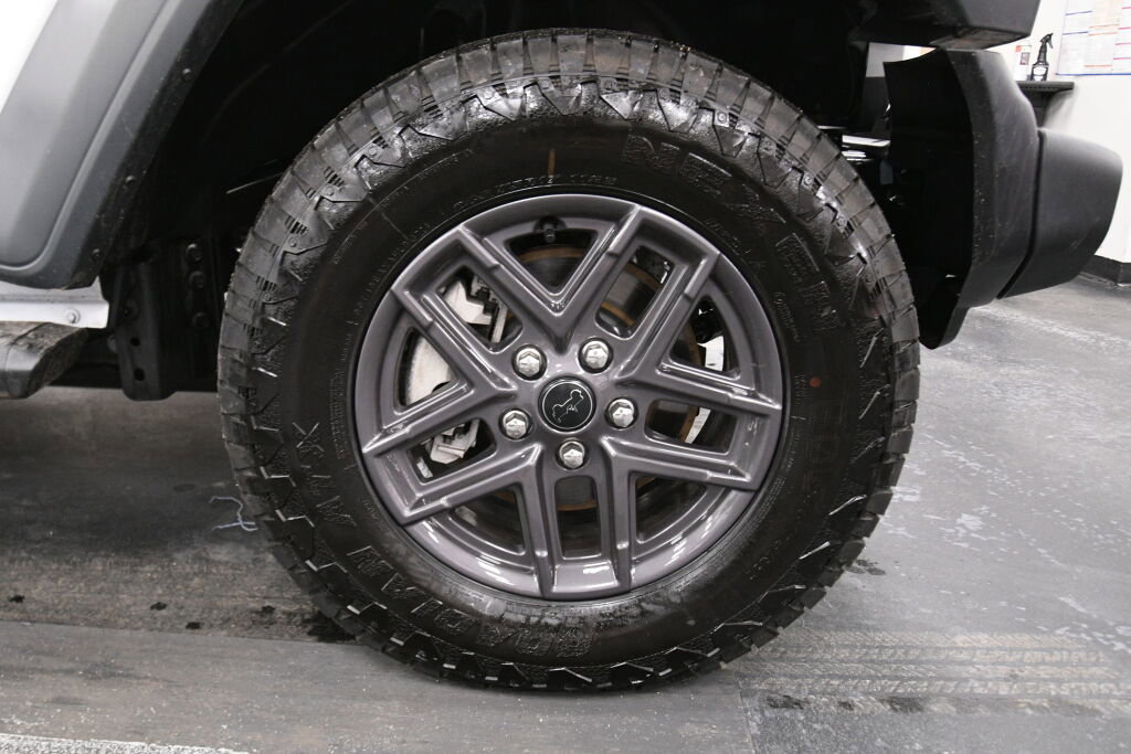 Used 2025 Jeep Wrangler Sport S image 28