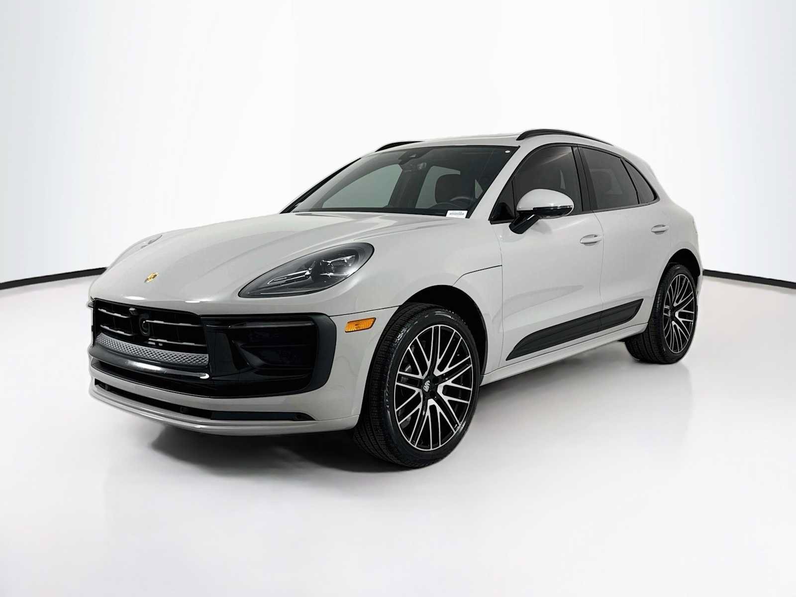 Certified 2025 Porsche Macan AWD/4WD image 1