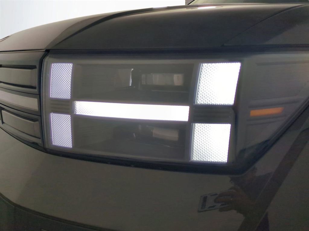 Used 2024 Hyundai Santa Fe Limited image 10