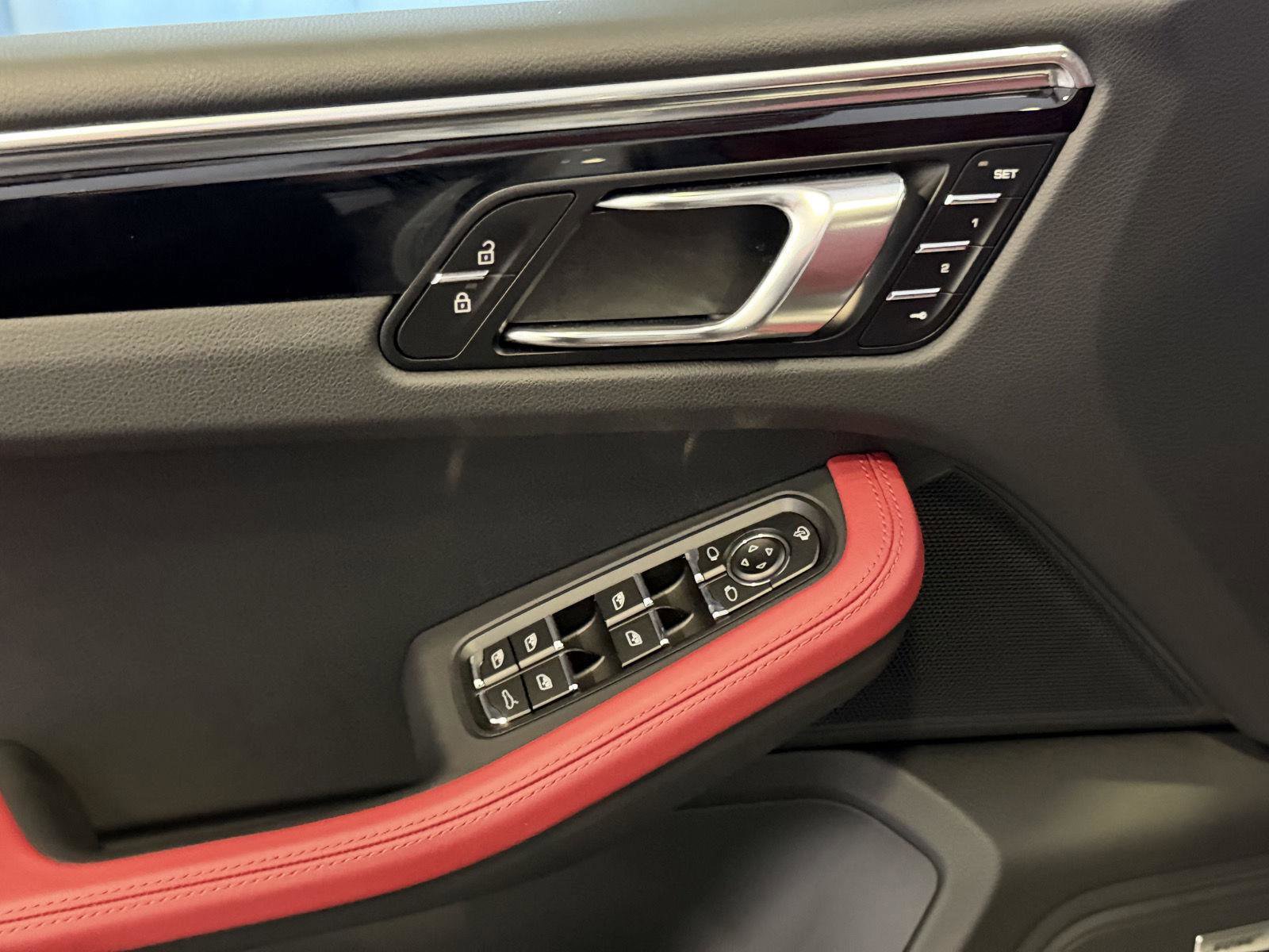 Used 2025 Porsche Macan S image 14