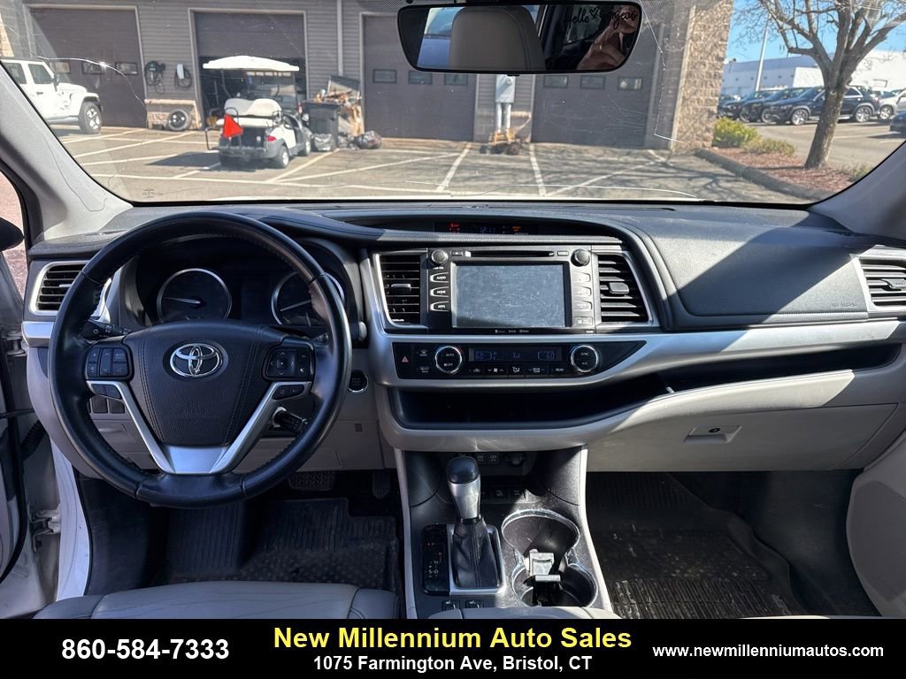 Used 2019 Toyota Highlander XLE image 7