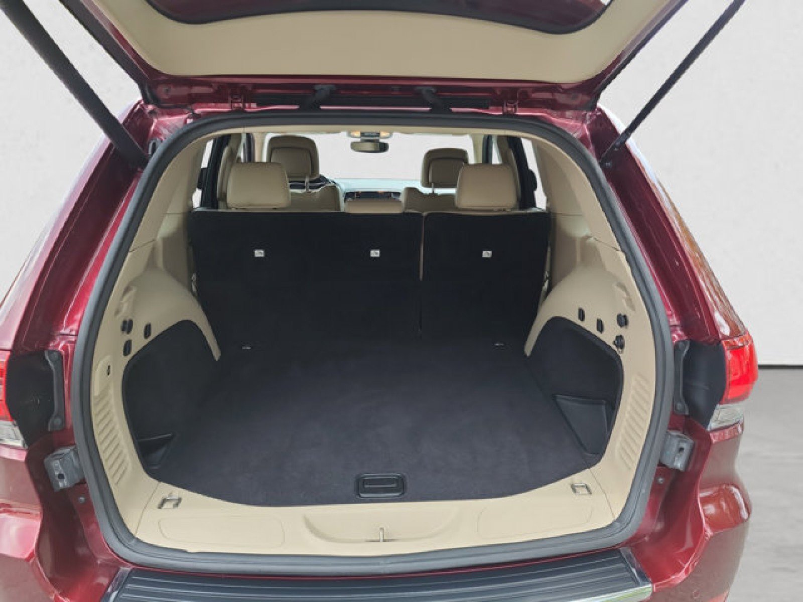 Used 2020 Jeep Grand Cherokee Limited AWD/4WD image 21