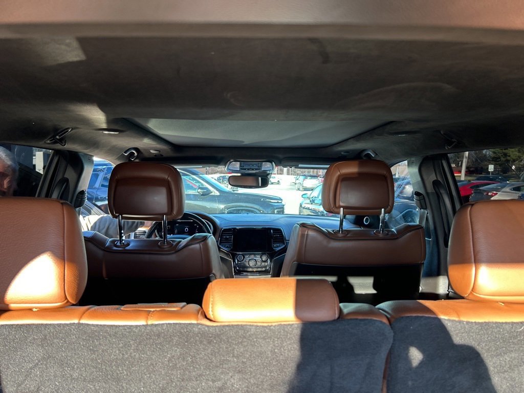 Used 2019 Jeep Grand Cherokee Summit image 10