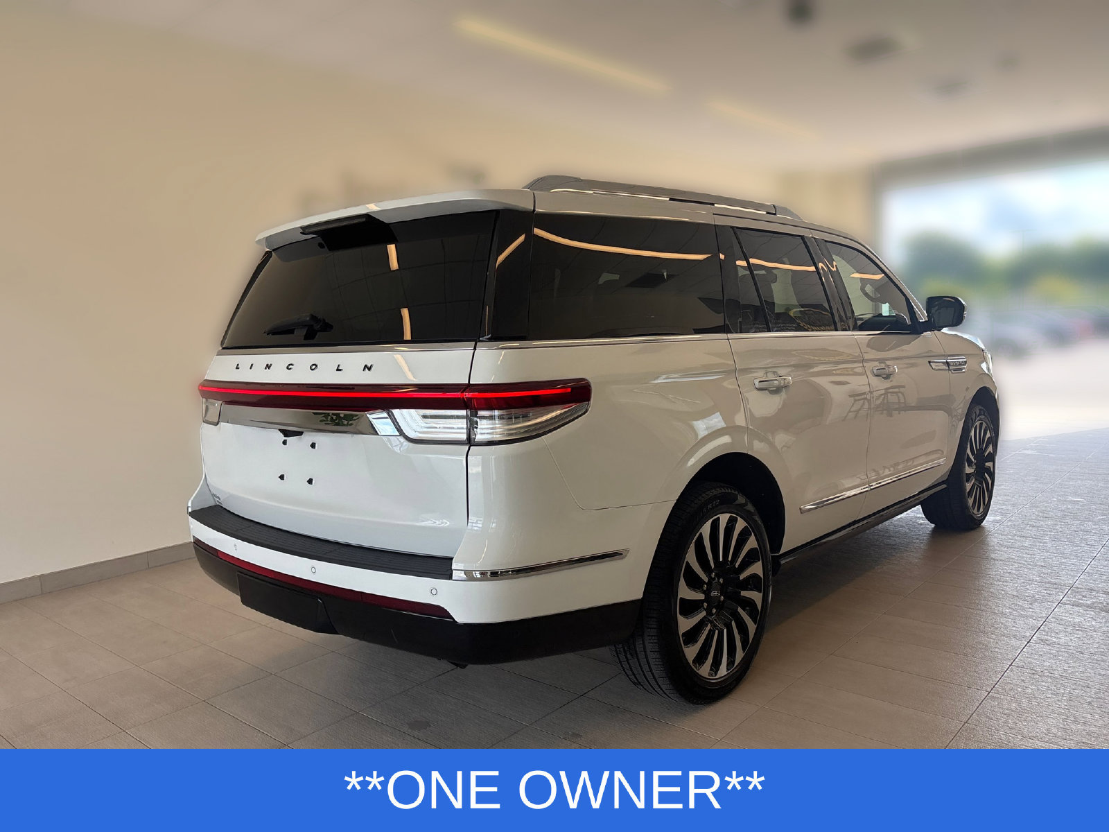 Certified 2024 Lincoln Navigator Black Label AWD/4WD image 3