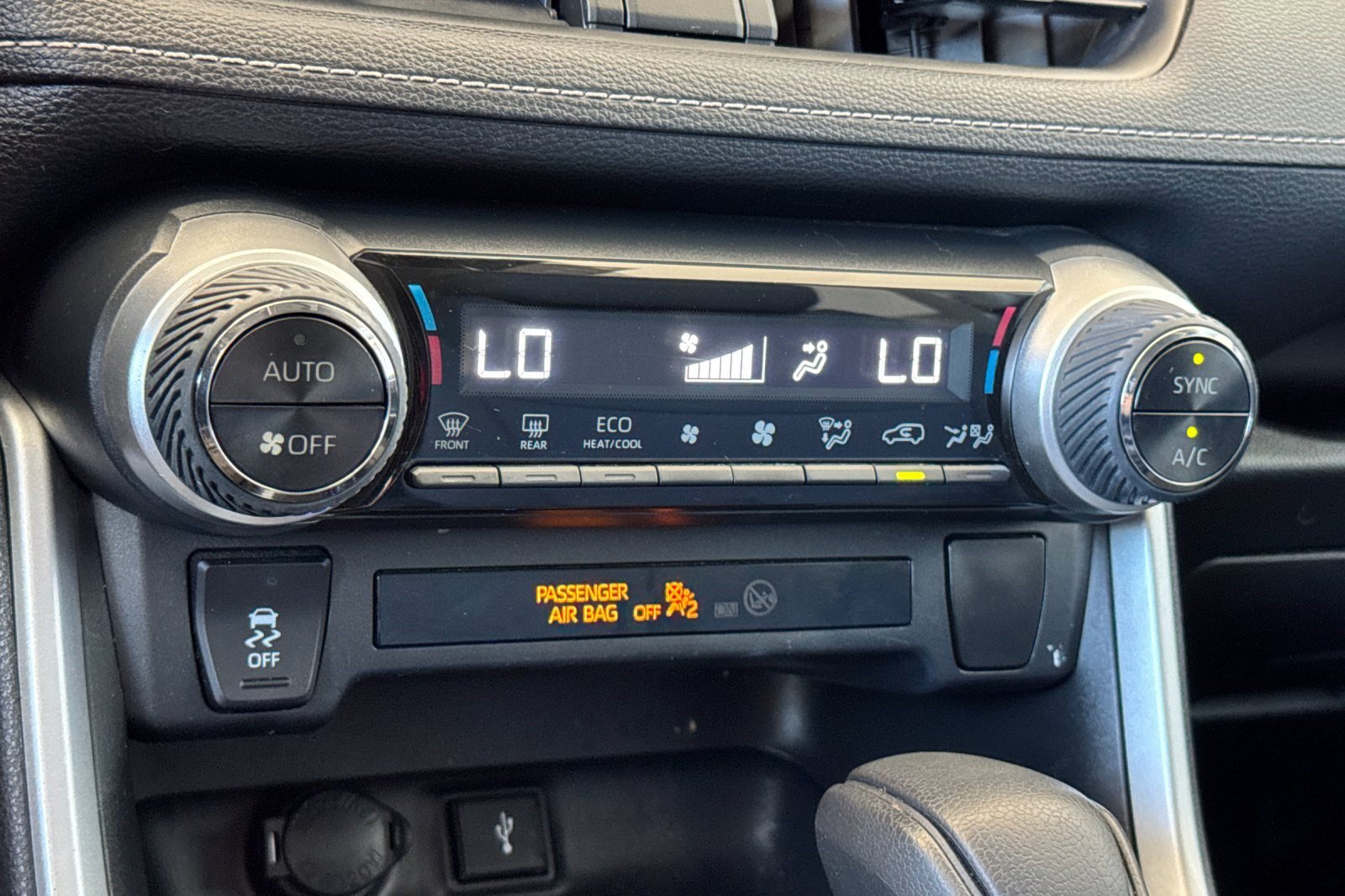 Used 2020 Toyota RAV4 LE w/ All Weather Liner Package AWD/4WD image 17
