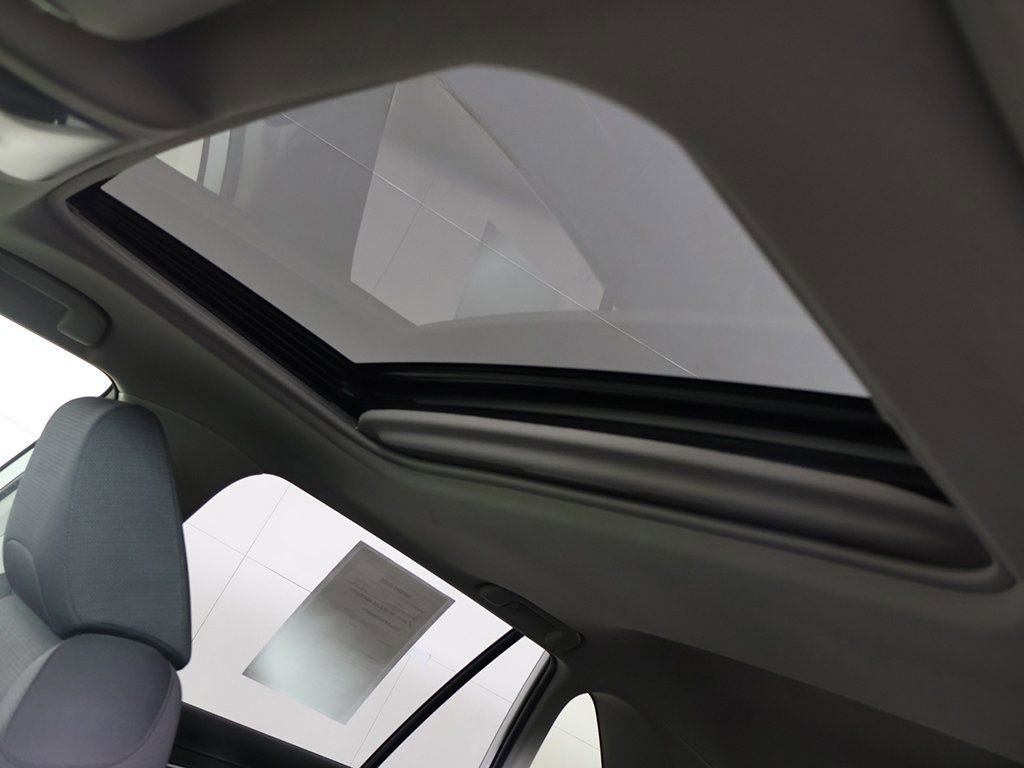 Used 2020 Toyota RAV4 XLE w/ Convenience Package AWD/4WD image 19