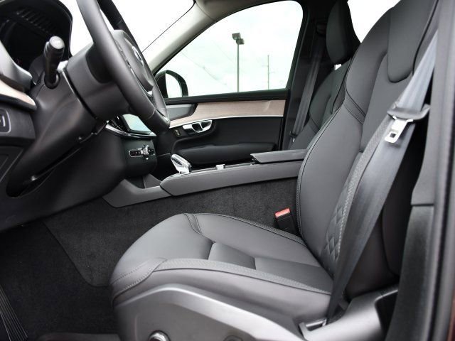 Used 2025 Volvo XC90 T8 Plus w/ Protection Package Premier AWD/4WD image 13