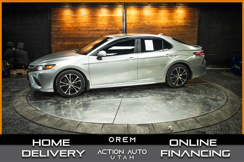 Used 2020 Toyota Camry SE w/ Carpet Mat Package