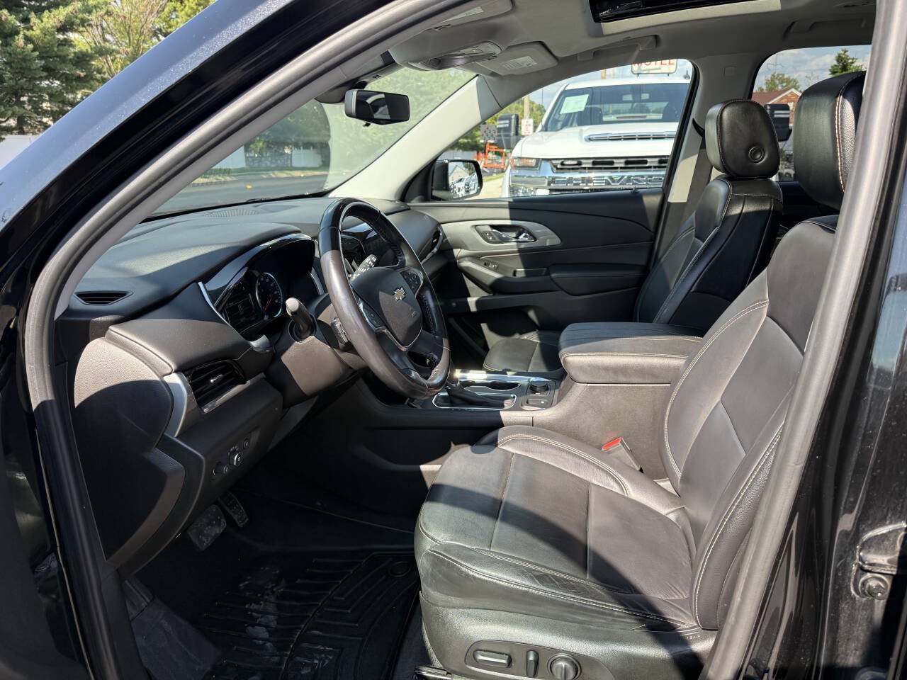 Used 2018 Chevrolet Traverse LT FWD image 15