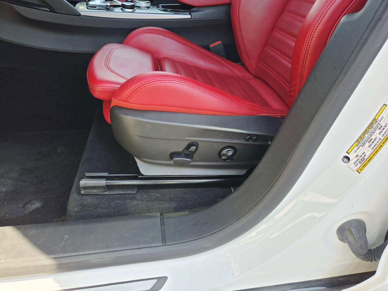 Used 2024 Alfa Romeo Stelvio Veloce AWD/4WD image 39