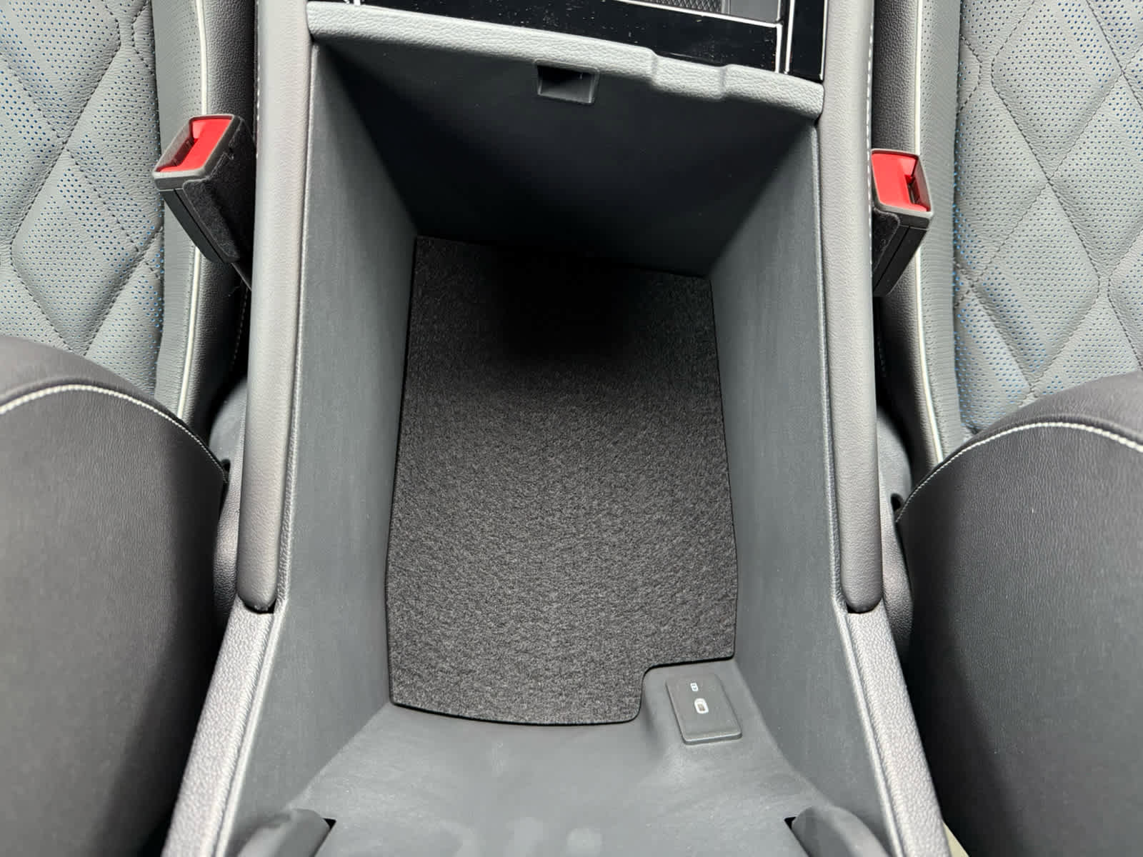 New 2026 Volkswagen Atlas Cross Sport SEL Premium R-Line image 23