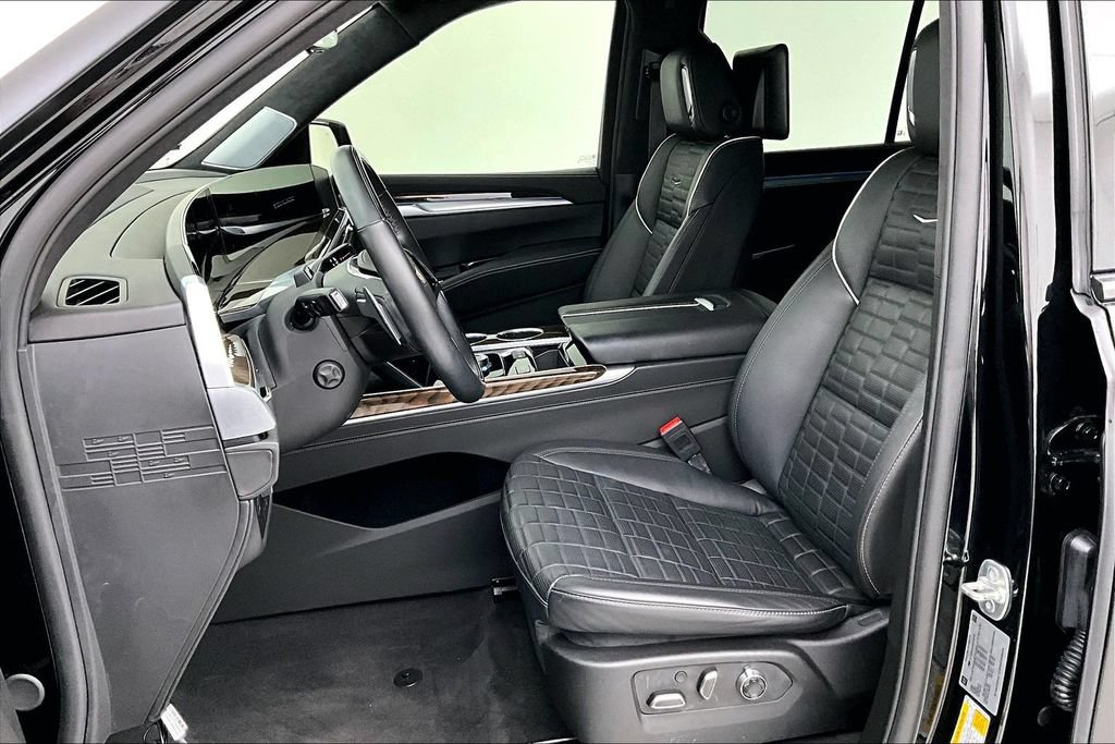 Used 2025 Cadillac Escalade Sport Platinum AWD/4WD image 31