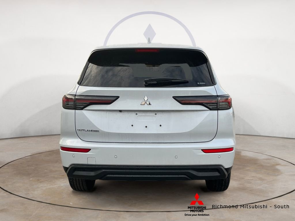 New 2026 Mitsubishi Outlander ES image 4