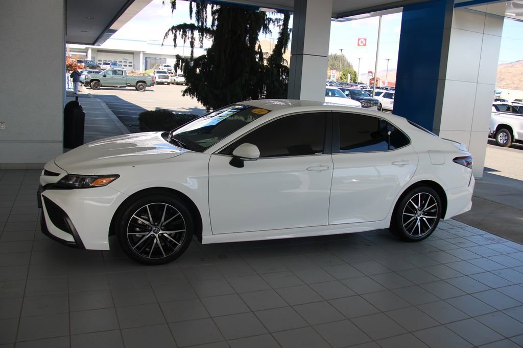 Used 2024 Toyota Camry SE image 29