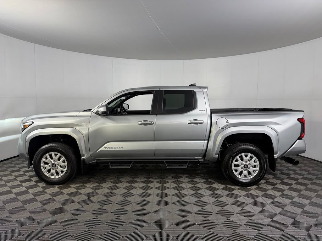 Used 2025 Toyota Tacoma SR5 AWD/4WD image 10