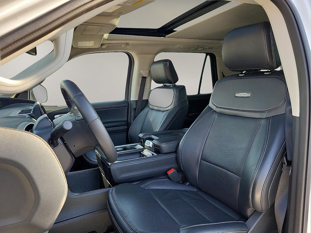 Used 2025 Ford Expedition Platinum image 12