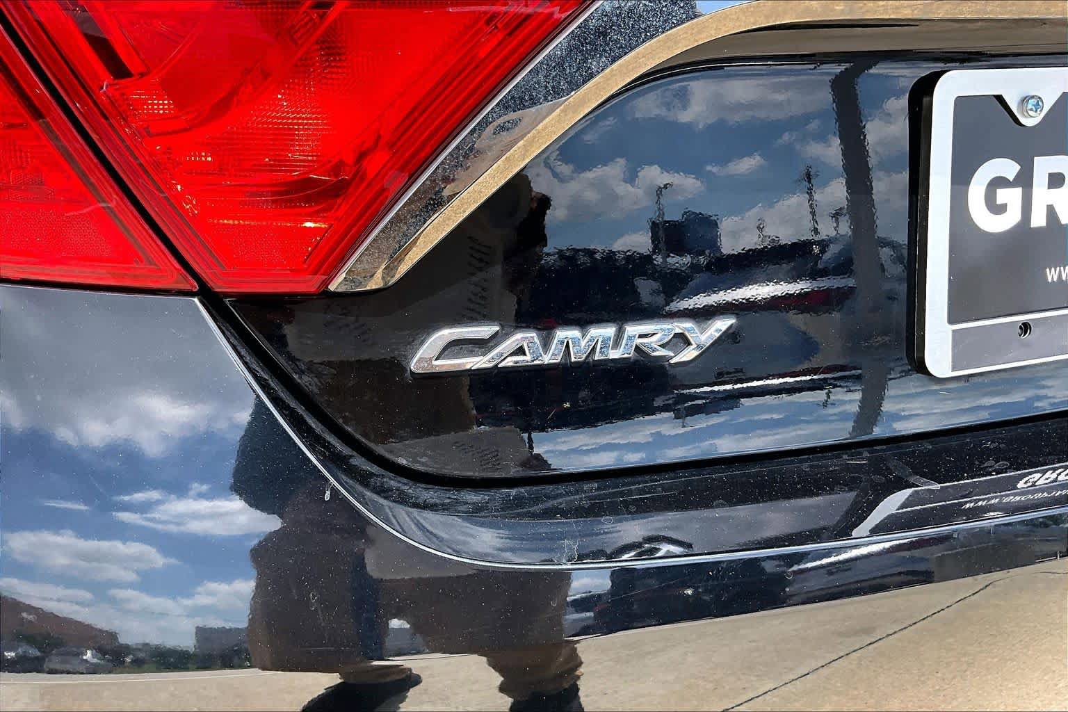 Used 2017 Toyota Camry XSE w/ Moonroof Package FWD image 10