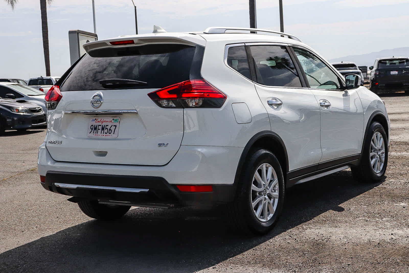 Used 2017 Nissan Rogue SV FWD image 7