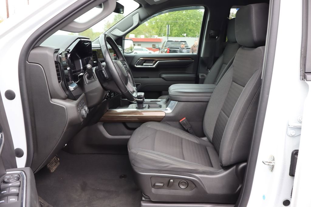 Used 2023 Chevrolet Silverado 1500 RST w/ Z71 Off-Road Package AWD/4WD image 5