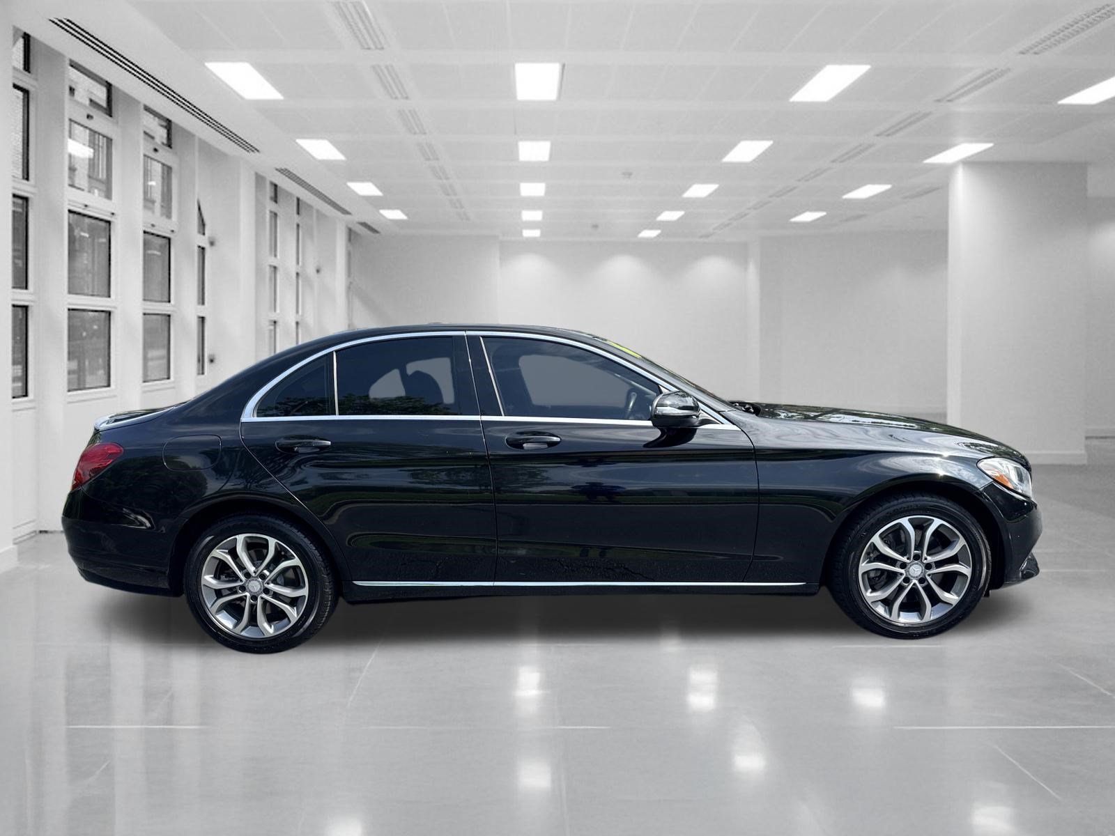Used 2016 Mercedes-Benz C 300 4MATIC Sedan image 4