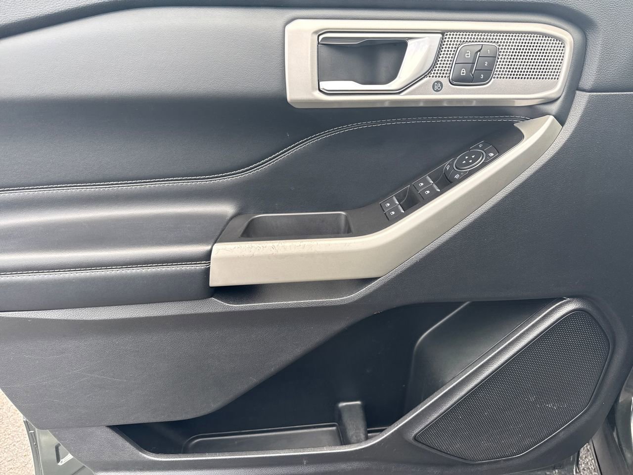 Used 2022 Ford Explorer Limited w/ Equipment Group 301A image 15