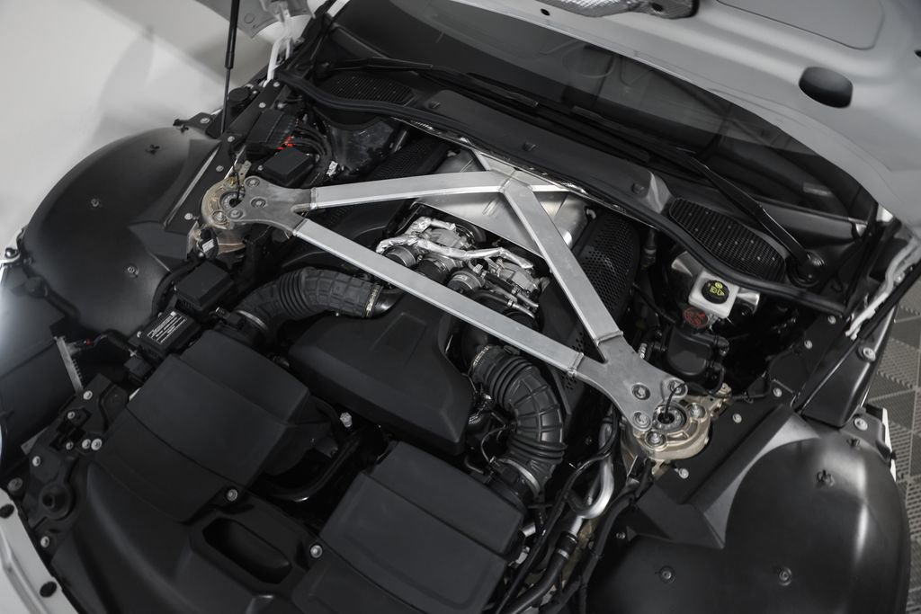 Used 2023 Aston Martin V8 Vantage Coupe RWD image 32