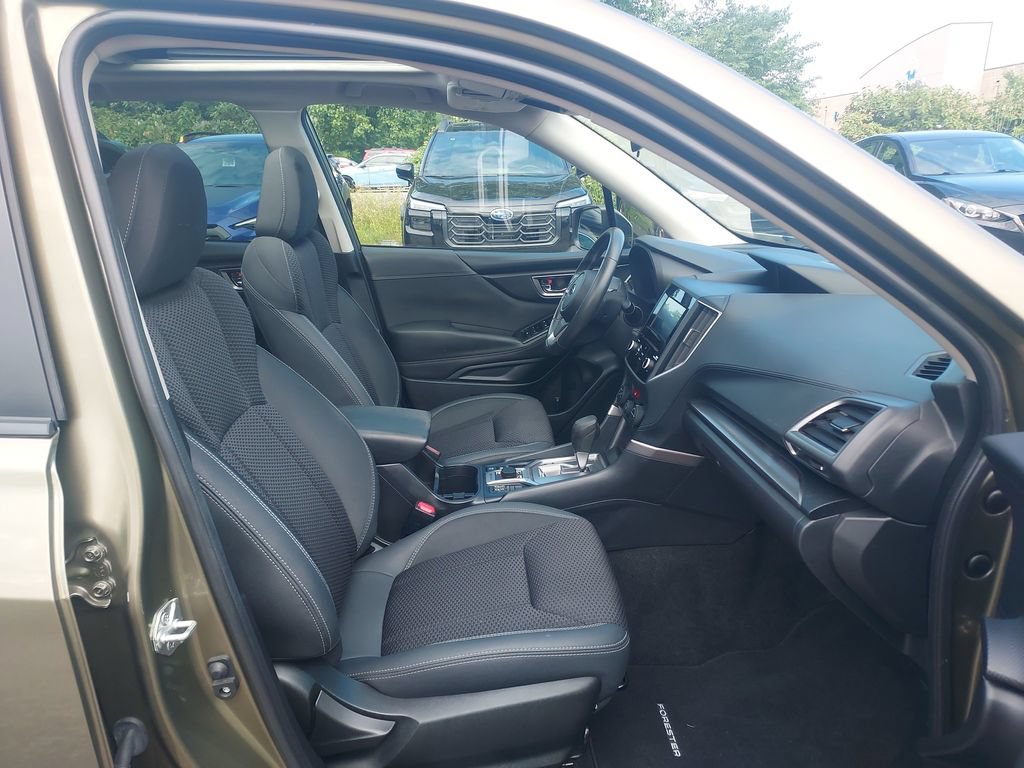 Used 2023 Subaru Forester Premium AWD/4WD image 30