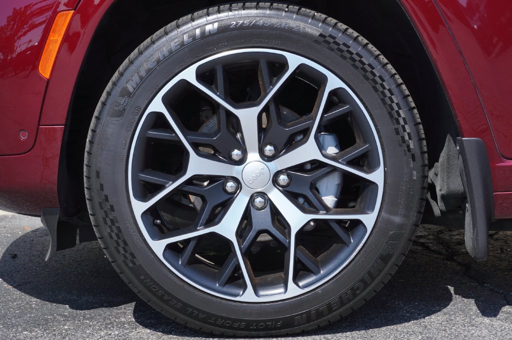 Used 2024 Jeep Grand Cherokee Summit AWD/4WD image 7