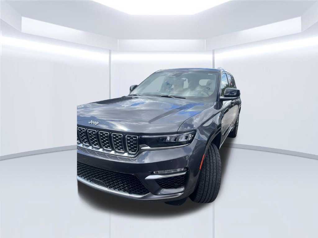 Used 2022 Jeep Grand Cherokee Summit w/ Advanced Protech Group IV AWD/4WD image 2